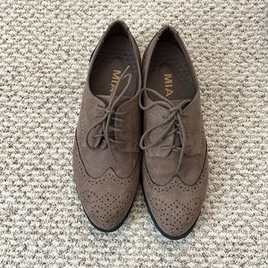 Mia Oxfords size 10